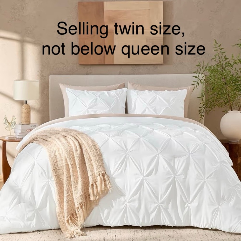White, twin sized, pintuck microfiber duvet cover & standard sham - NEW